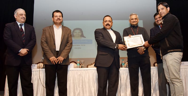 Dr. Jitendra Singh honours best performing employees of DoPT