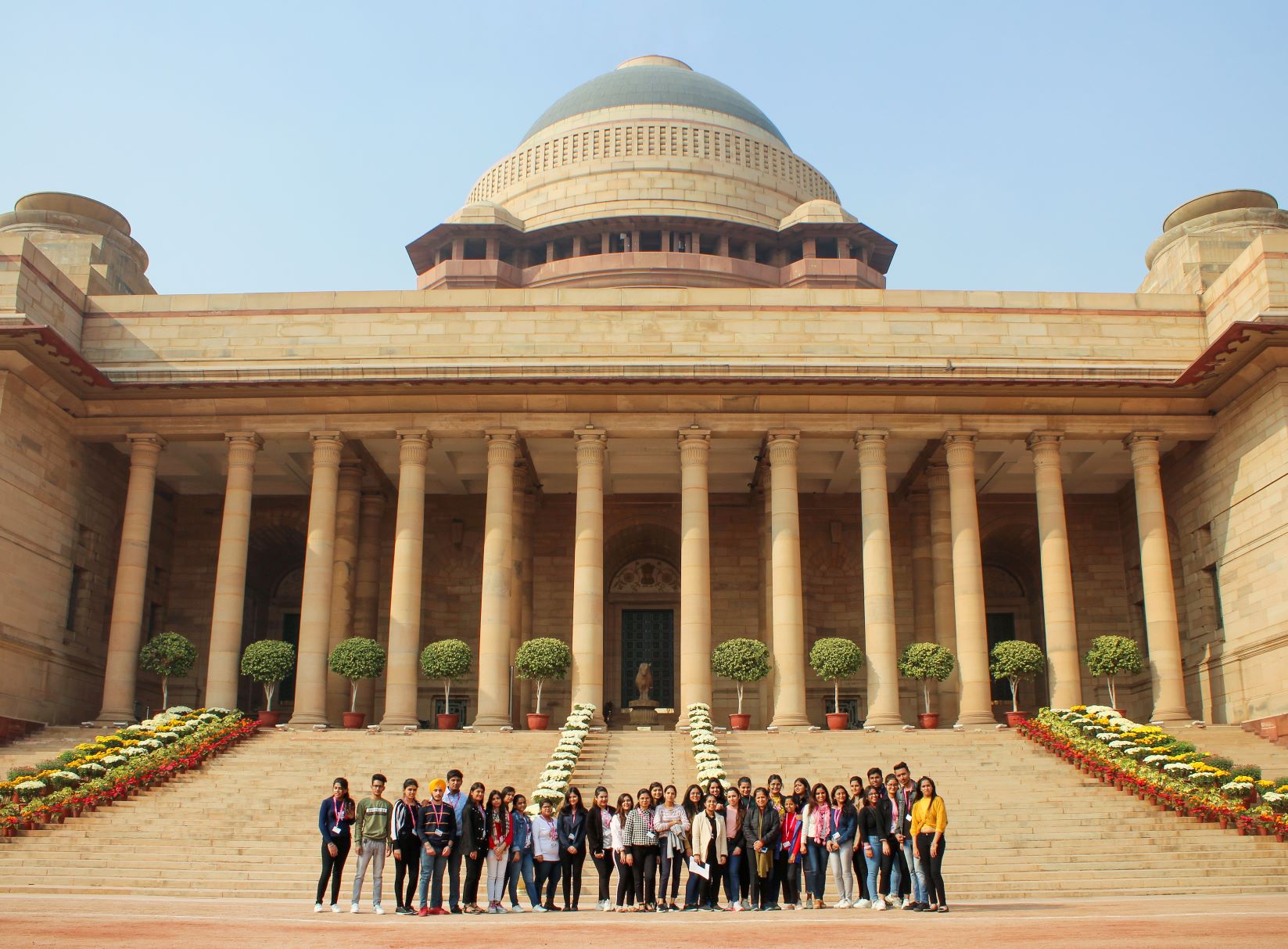 Students of JD Institute of Fashion Technology visit Rashtrapati Bhavan