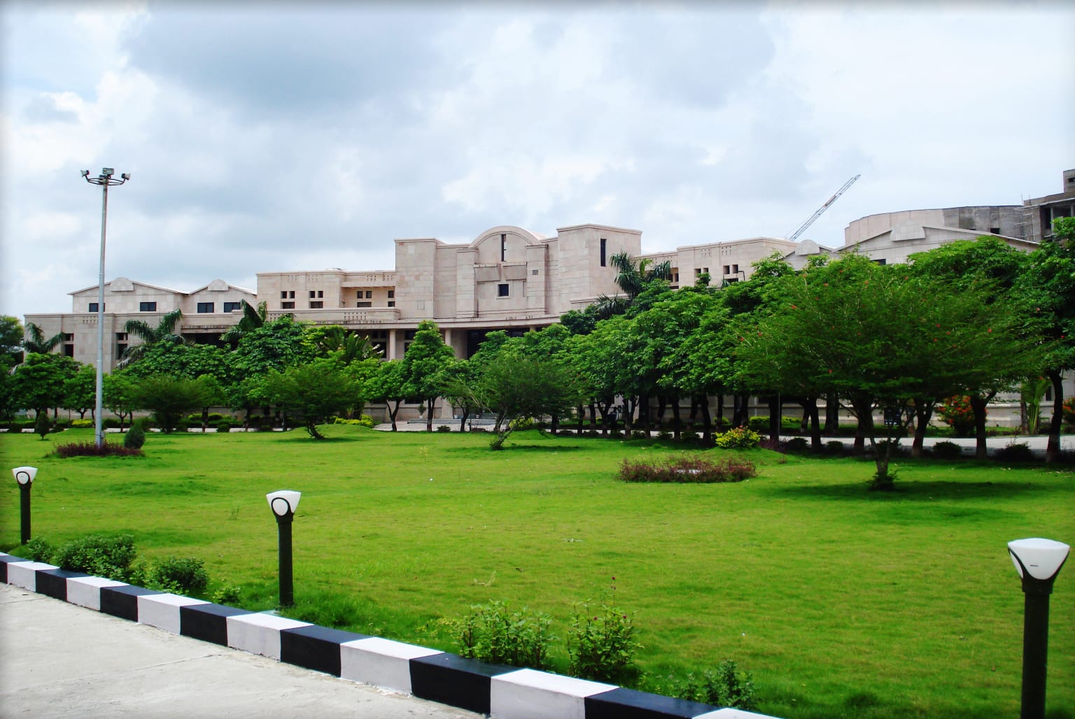 IIIT Allahabad recruiting Assistant Professors and Associate Professors ! Know More
