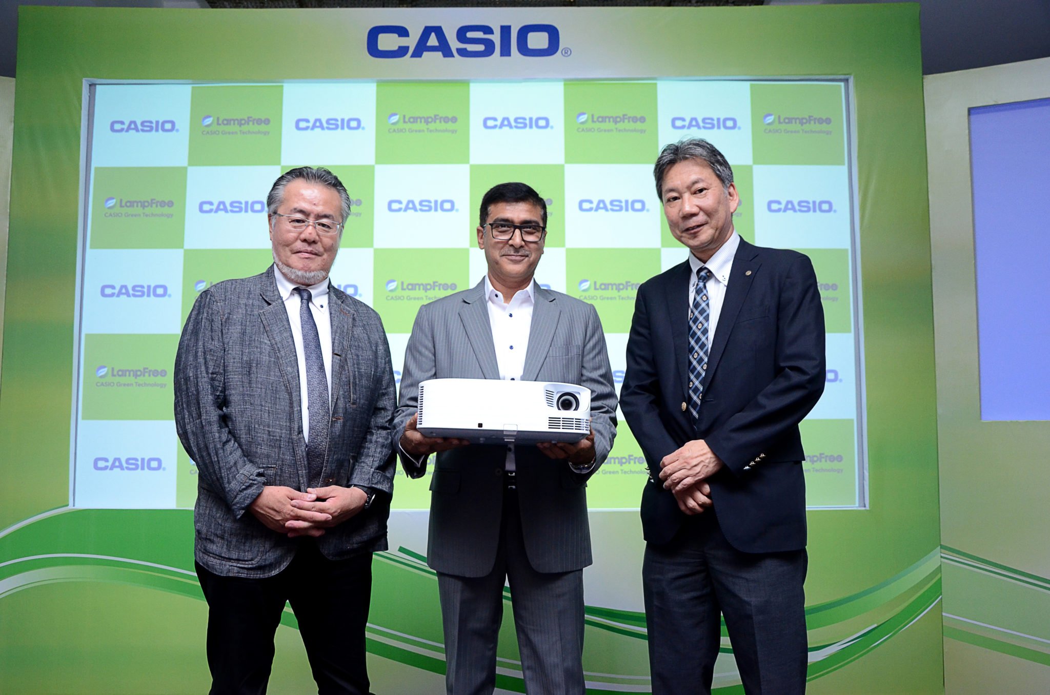 Casio brings ONE CLICK WIRELESS CONNECTION Lamp free Green